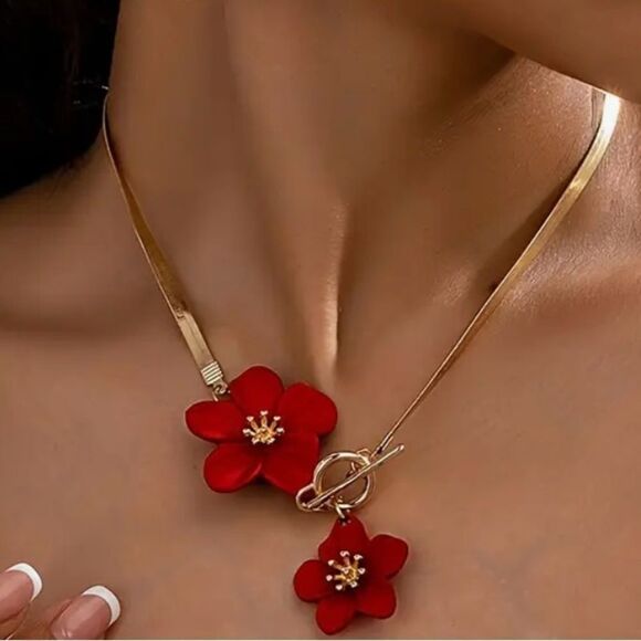 🌺 NEW Elegant Red Floral Necklace 🌺 - Picture 3 of 3